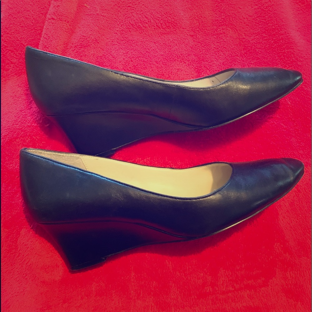 Adrienne Vittadini black genuine leather wedges 10